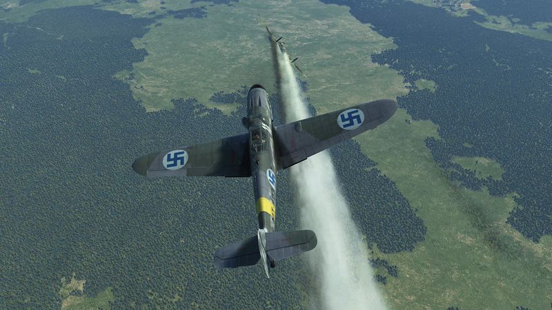 Suomalainen Messerschmitt Bf 109 G-6 vaurioittaa venäläistä Pe-2 pommittajaa.